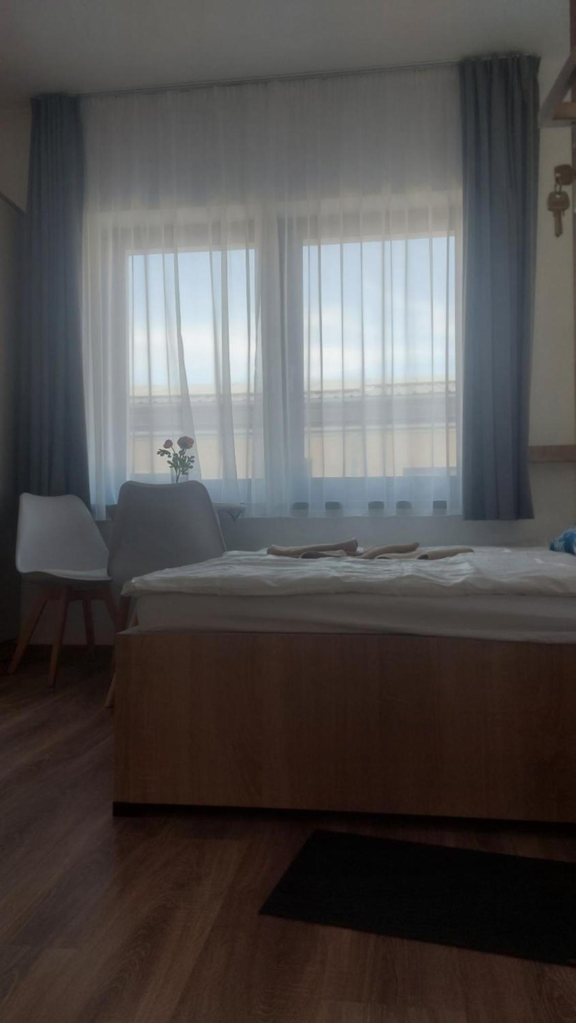 Csaladi Kikoeto Apartman Gyula Exterior foto