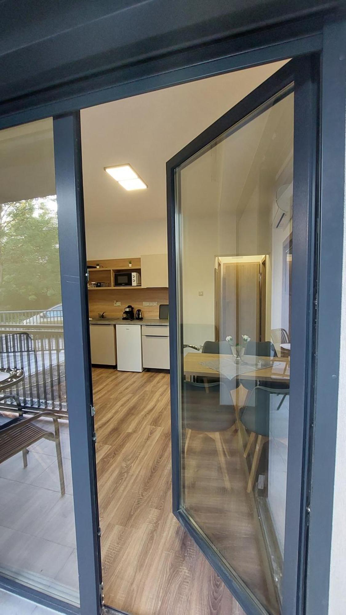Csaladi Kikoeto Apartman Gyula Exterior foto