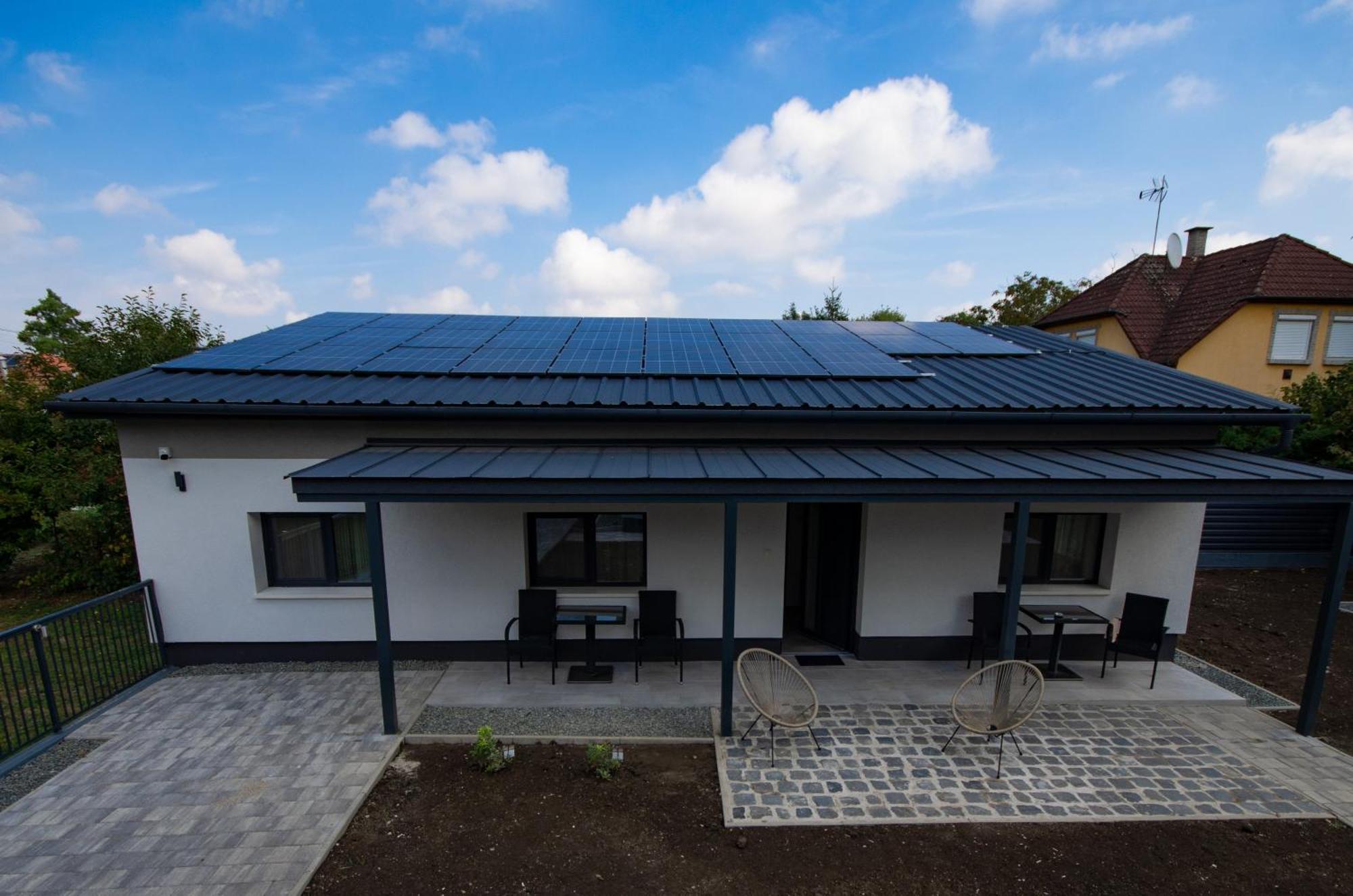 Csaladi Kikoeto Apartman Gyula Exterior foto