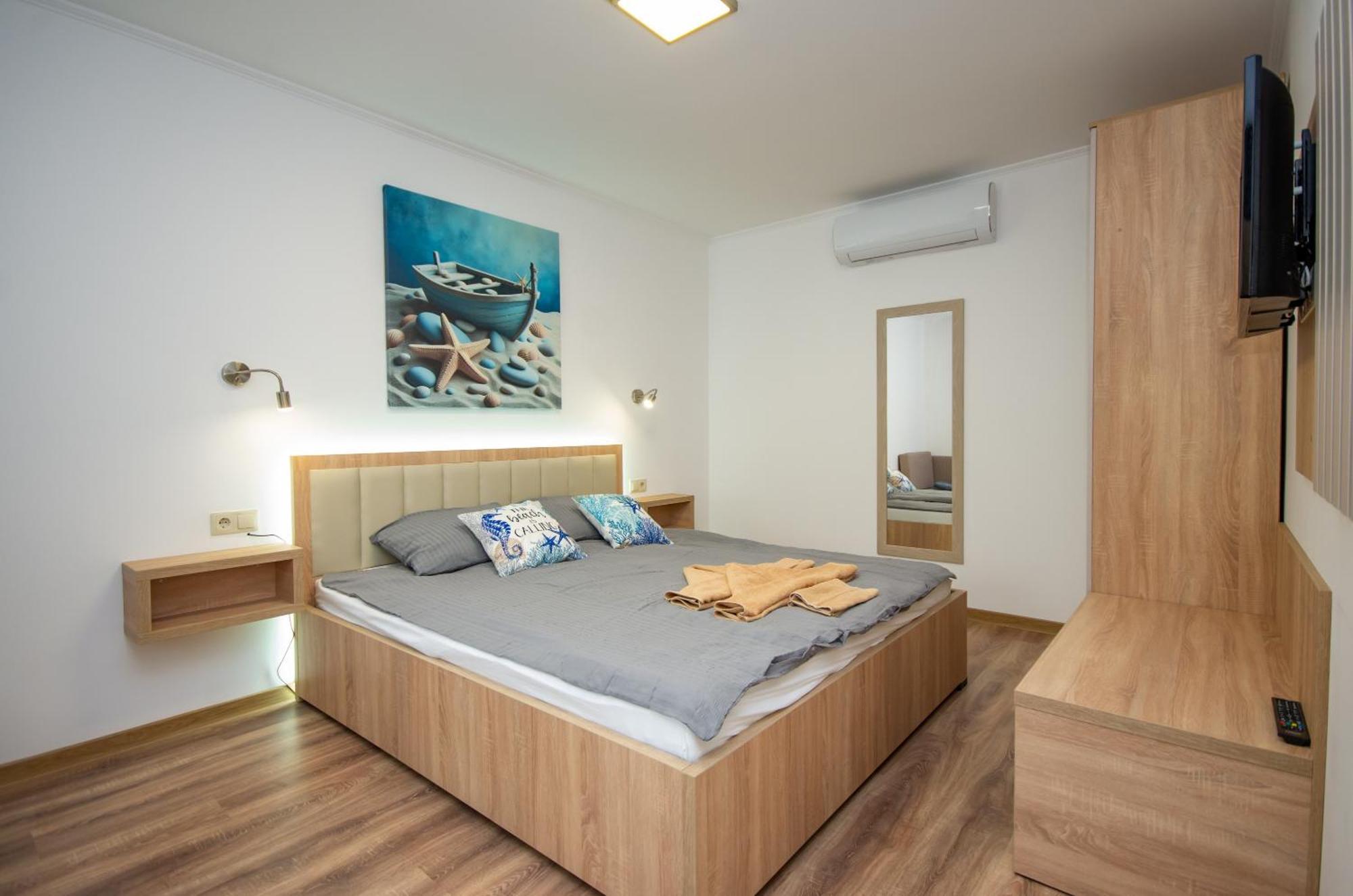 Csaladi Kikoeto Apartman Gyula Exterior foto