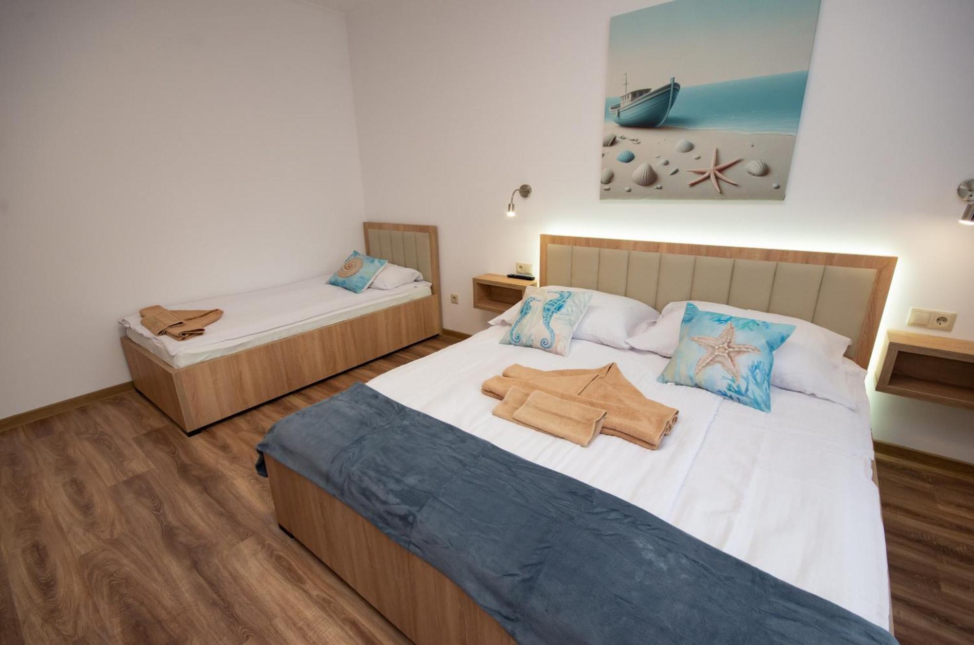 Csaladi Kikoeto Apartman Gyula Exterior foto