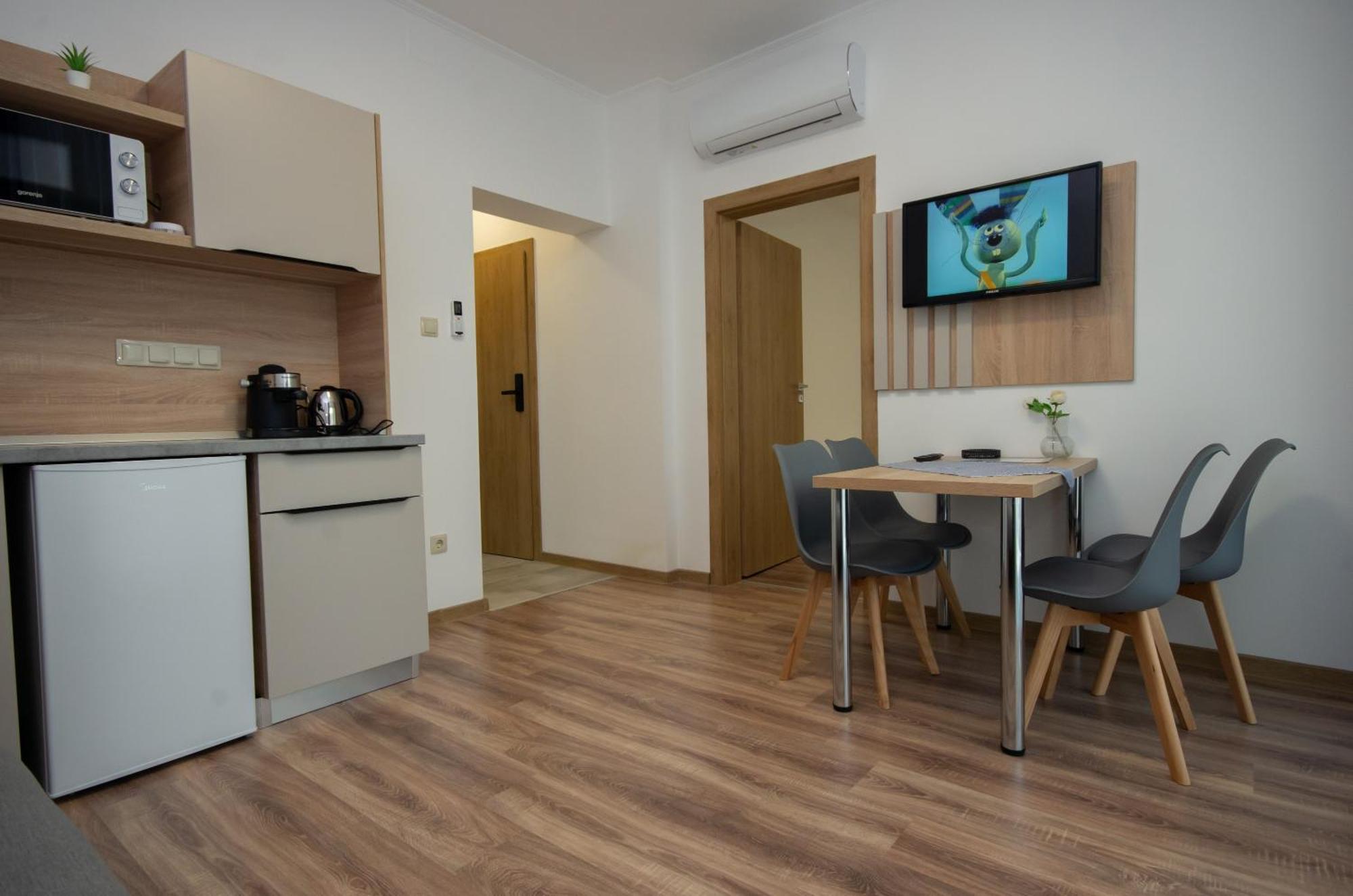 Csaladi Kikoeto Apartman Gyula Exterior foto