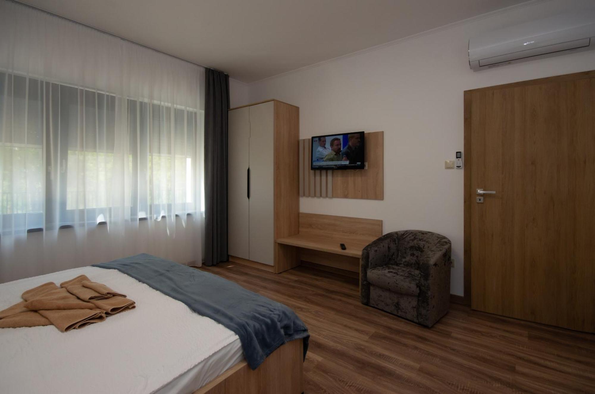 Csaladi Kikoeto Apartman Gyula Exterior foto
