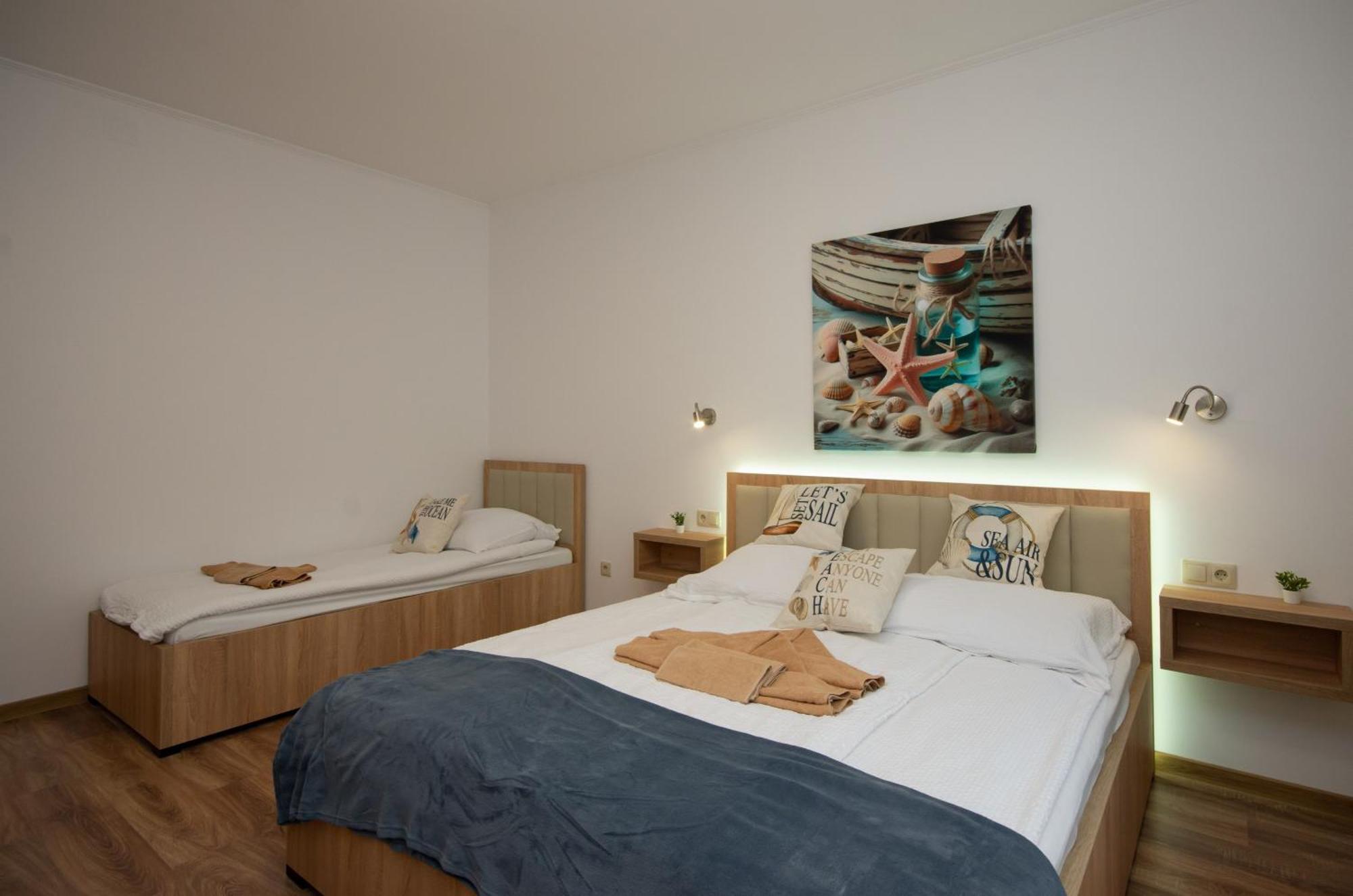 Csaladi Kikoeto Apartman Gyula Exterior foto
