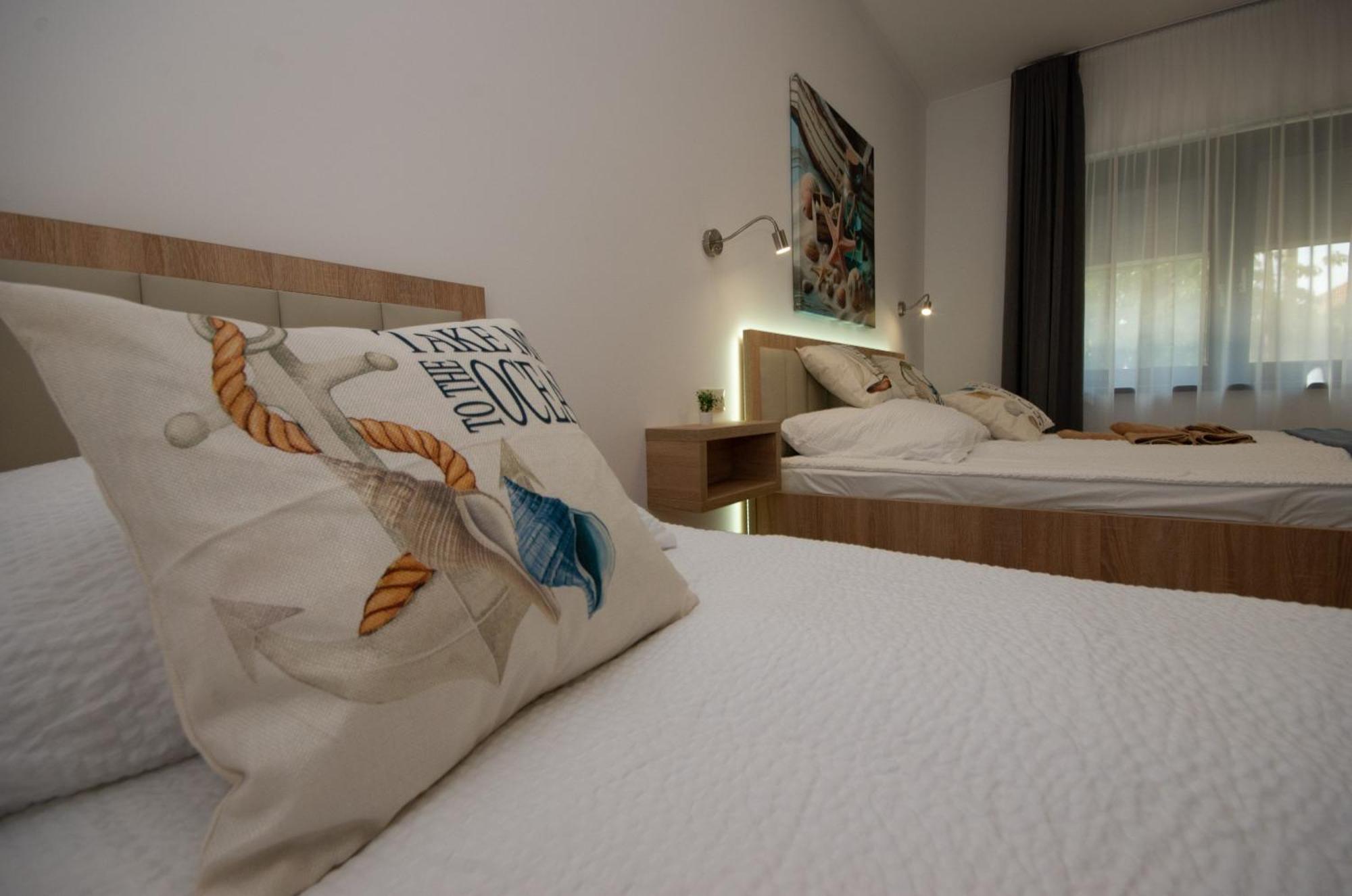 Csaladi Kikoeto Apartman Gyula Exterior foto