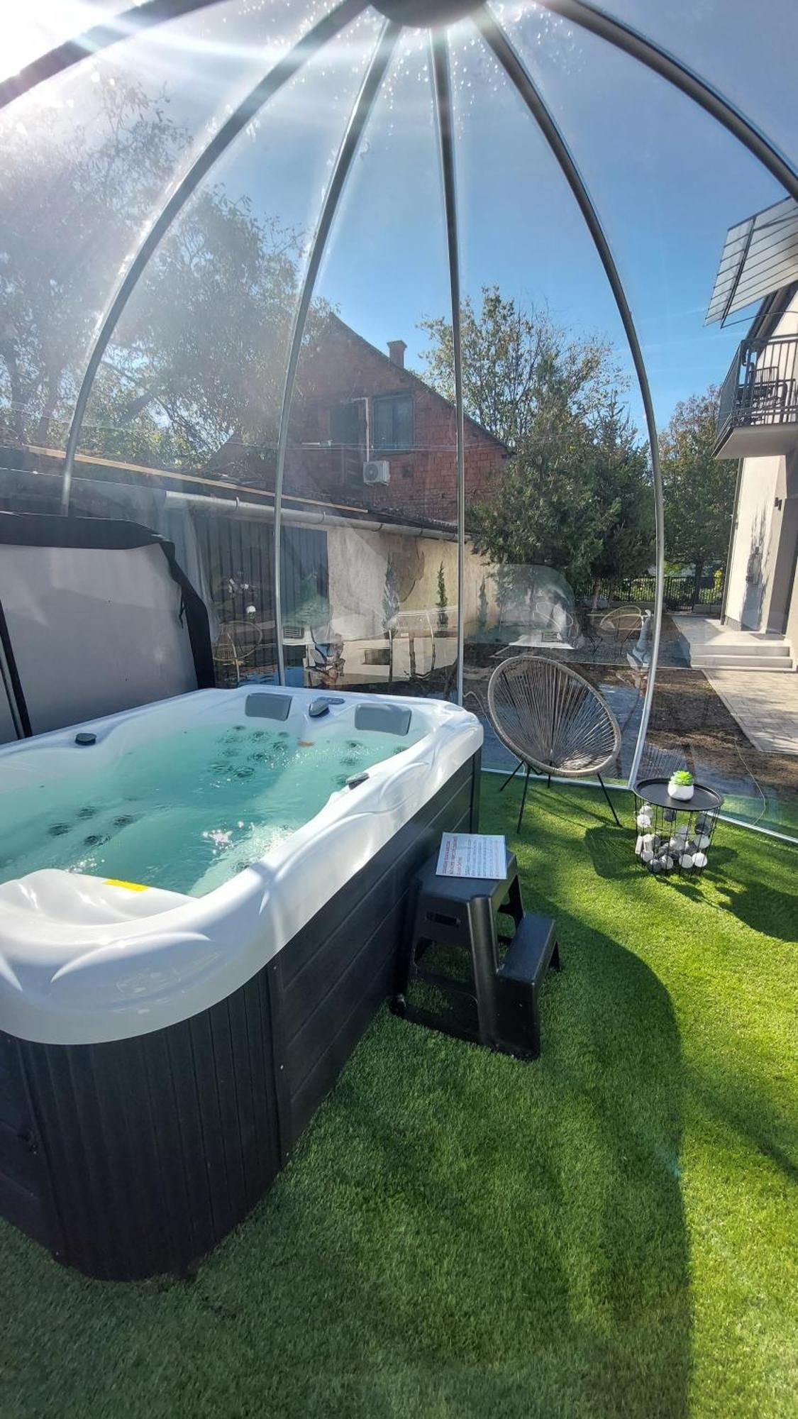 Csaladi Kikoeto Apartman Gyula Exterior foto